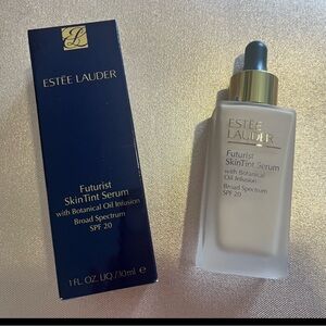 Esteelauder Futurist SkinTint Serum Foundation
With Botanical Oil InfusionSPF 20